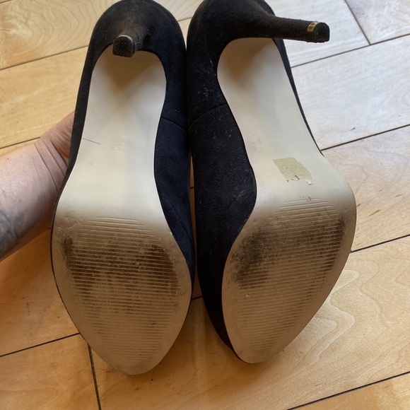 H&M black suede heels. Size 7 - Picture 7 of 8
